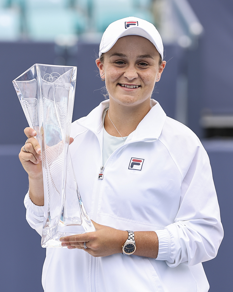 Ashleigh Barty with Trophy