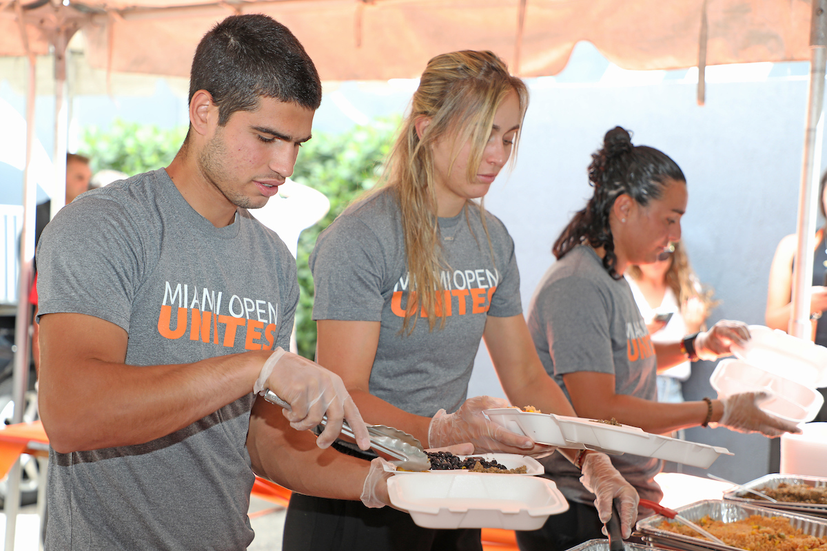 players volunteers food service for miami open unites