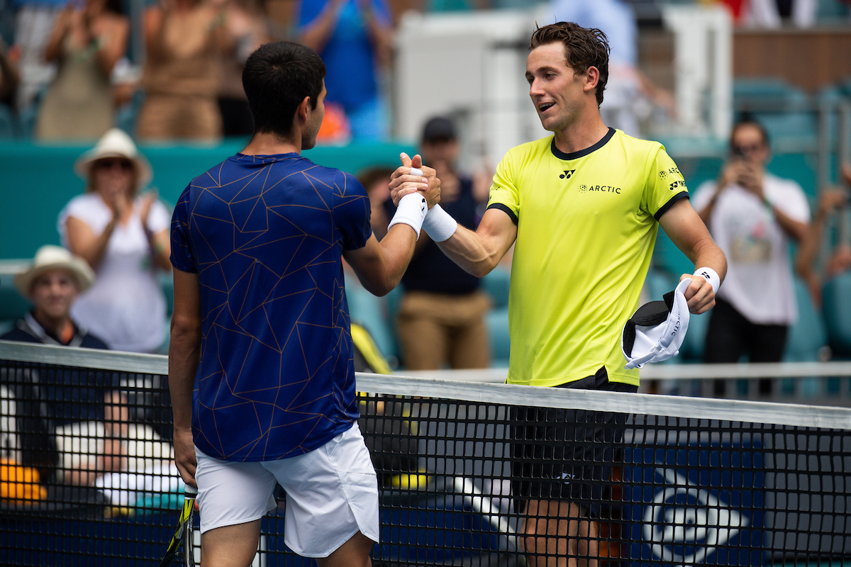 Carlos Alcaraz Garfia greets Casper Ruud following the men’s finals