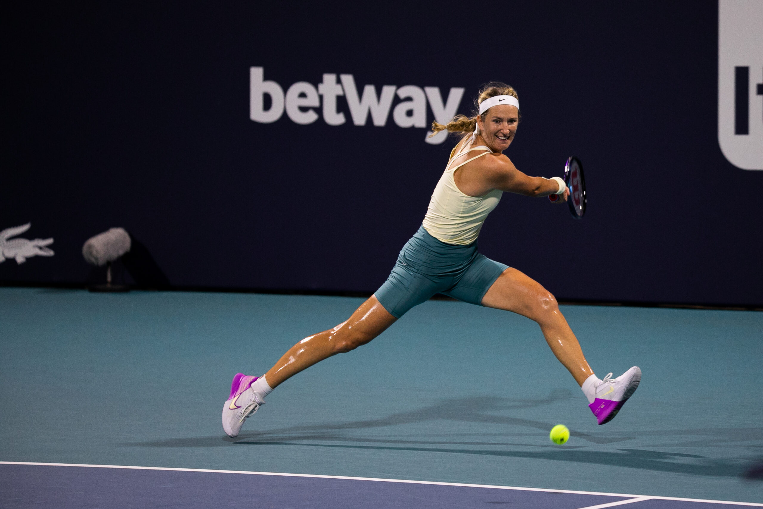 Victoria Azarenka stretches for a backhand during her match at the 2023 Miami Open