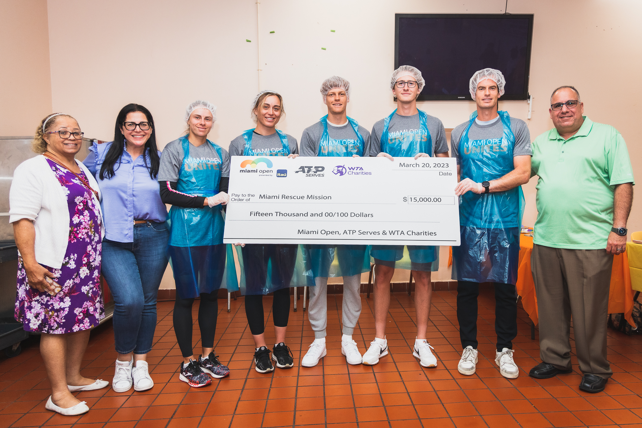 WTA Players Magda Linette, Paula Badosa and ATP Players Jannik Sinner, Sebastian Korda and Andy Murray present a check to the Miami Rescues Mission on March 20, 2023