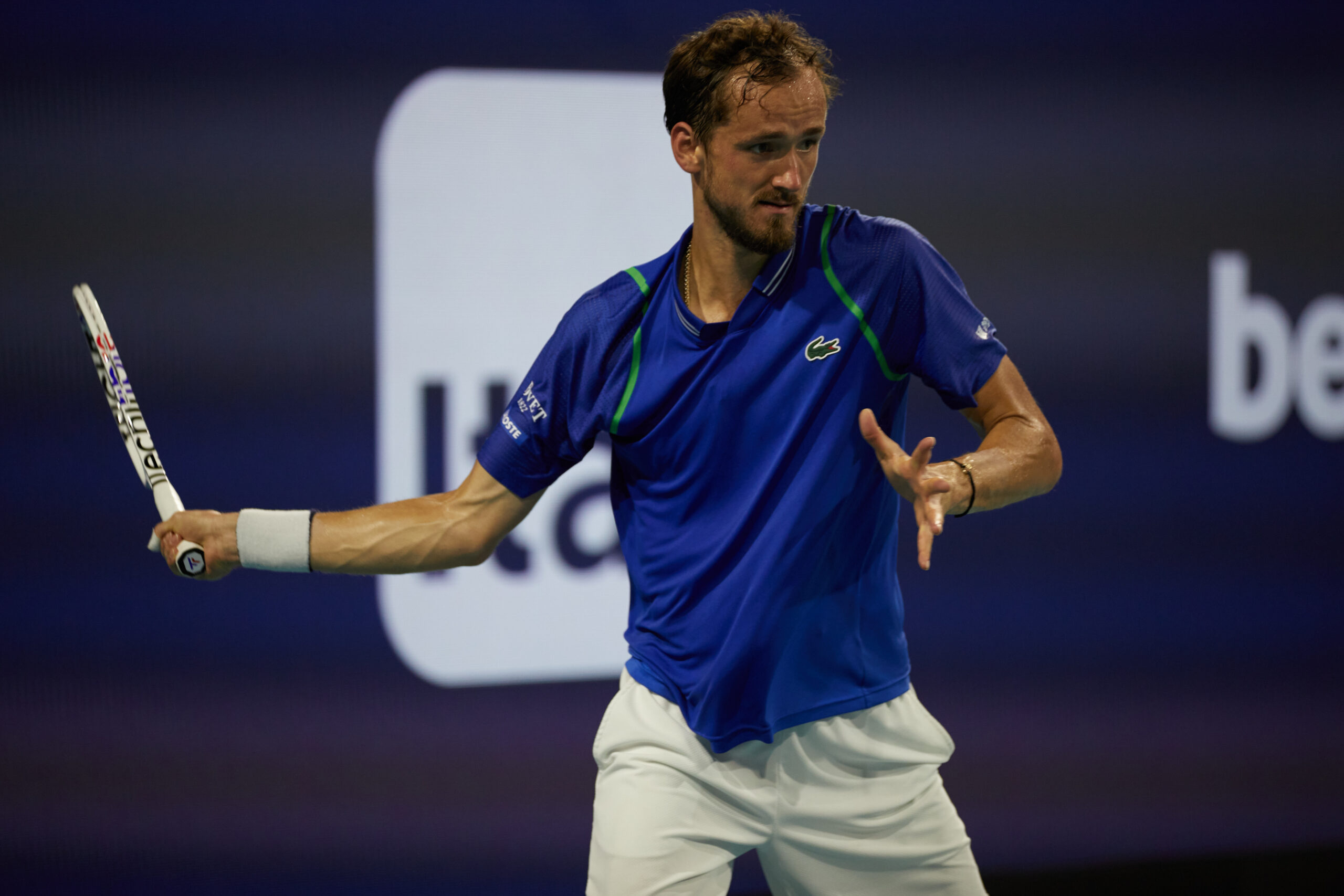 Daniil Medvedev ready to hit a forehand during his match with Roberto Carballes Baena on March 25, 2023 at the Miami Open