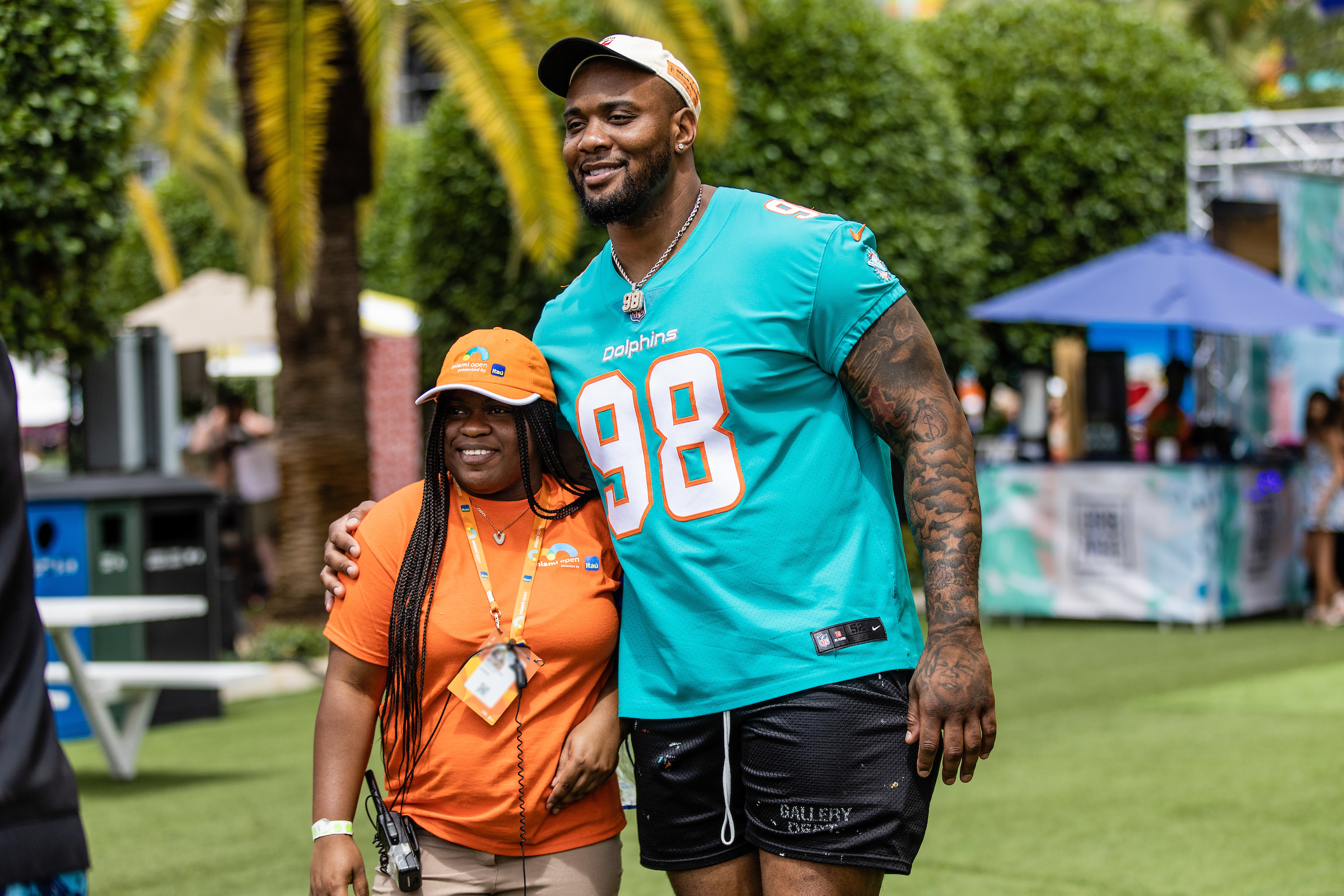 Dolphins defensive end Raekwon Davis with a volunteer during the 2023 Miami Open in Miami Gardens, Fla.