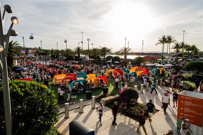 250323-MiamiOpen-RG0093 1 wide shot of the campus on opening day showing a lot of fans roaming around